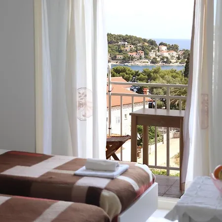 With A Parking Space Hvar - 5687 Χβαρ