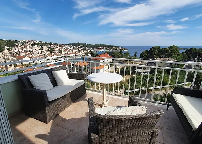 With A Parking Space Hvar - 5687 * هفار